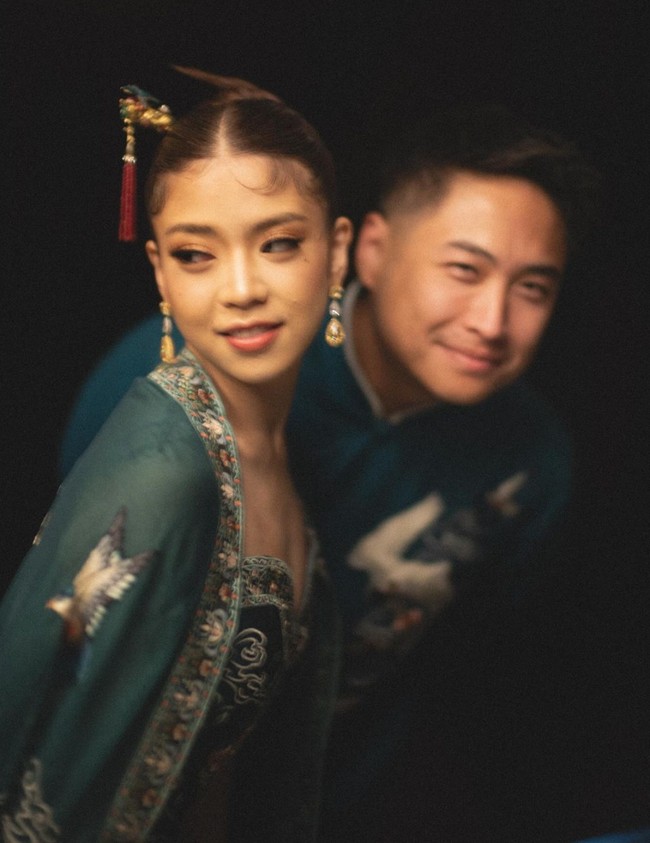 Putri Hary Tanoesoedibjo, Clarissa Tanoesoedibjo beberapa waktu lalu terlihat menggelar acara tea pai. Masih dalam euphoria pernikahannya dengan Anthony Tjipto, keduanya tampil dengan gaya oriental look. Foto: Instagram/@clarissatanoe