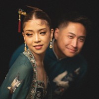 Putri Hary Tanoesoedibjo, Clarissa Tanoesoedibjo beberapa waktu lalu terlihat menggelar acara tea pai. Masih dalam euphoria pernikahannya dengan Anthony Tjipto, keduanya tampil dengan gaya oriental look. Foto: Instagram/@clarissatanoe