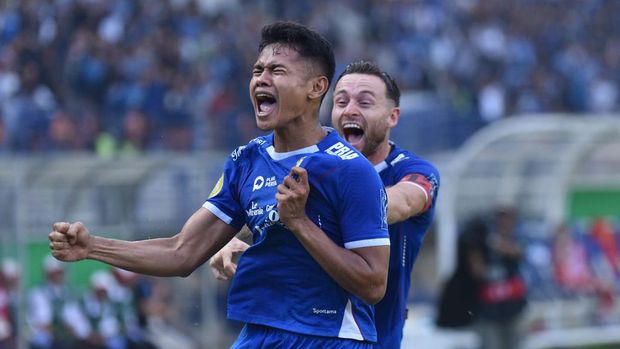 Dimas Drajad dan Marc Klok di laga Persib vs Persija, Senin (23/9/2024).