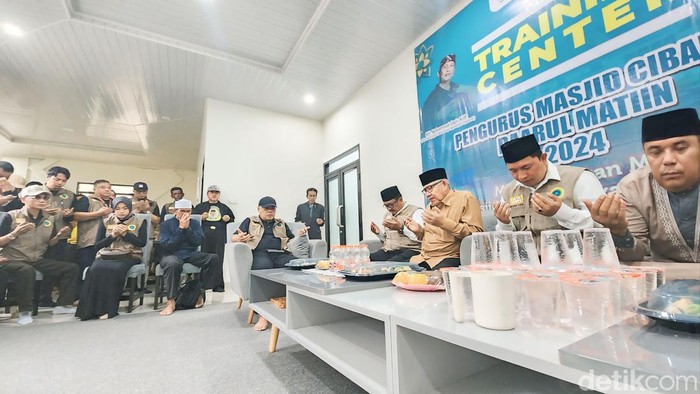 Doa bersama jelang pengambilan nomor urut Pilbup Sukabumi di Masjid Darul Matin Cibadak