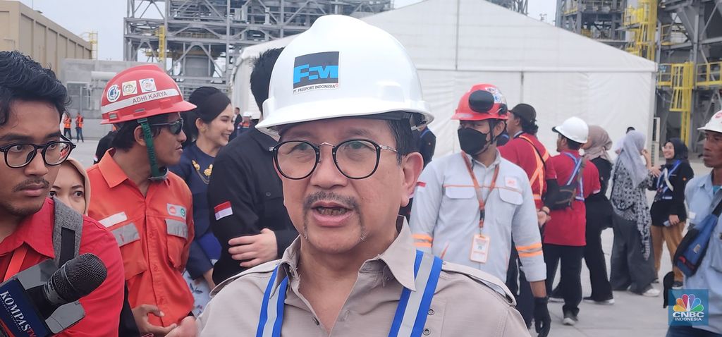 Doorstep Tonny Wenas, Presider Direktur PT Freeport Indonesia usai Peresmian  Produksi Smelter PT. Freeport Indonesia, Gresik, 23 September 2024. (վ/Tommy Patrio Sorongan)
