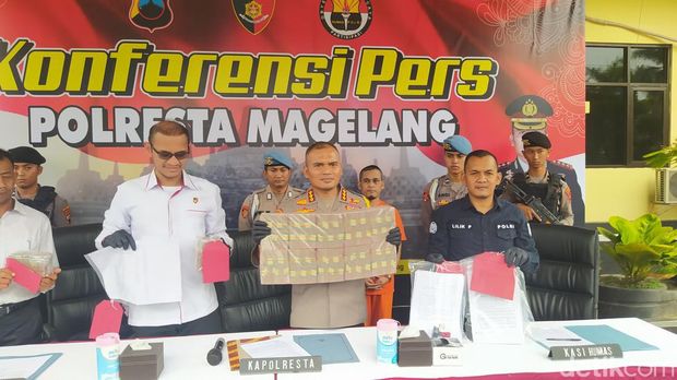 Suasana jumpa pers kasus dugaan pungli yang menimpa guru honorer di Kabupaten Magelang, Senin (23/9/2024).
