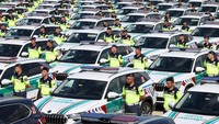 Erdogan menyerahkan 7.204 kendaraan dinas baru untuk pasukan polisi di Istanbul.  