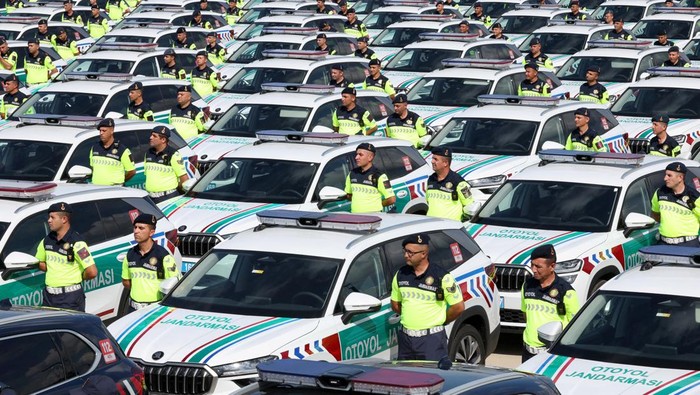 Turkish Gendarmerie commandos, members of gendarmerie search and rescue unit and gendarmerie traffic officers attend a ceremony for the handover of new vehicles to the gendarmerie and police forces in Istanbul, Turkey, September 20, 2024. REUTERS/Murad Sezer