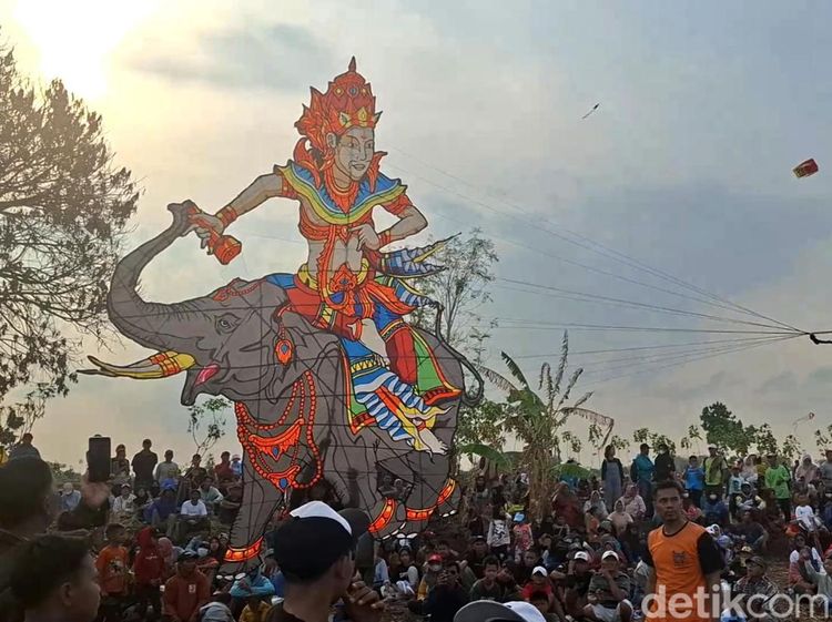 Meriahnya Festival Layang-Layang di Gresik