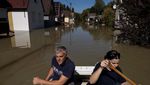 Foto Udara Rumah-rumah di Hungaria Masih Terendam Banjir