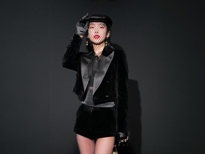 Gaya Yeji ITZY di Milan Fashion Week 2024