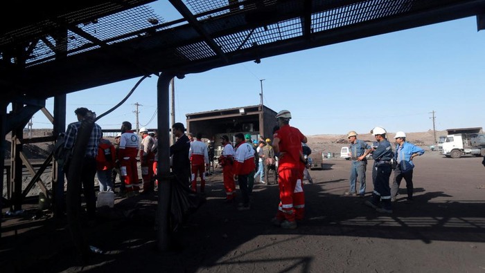 Horor Ledakan Tambang Batu Bara di Iran, Puluhan Orang Tewas Rescuers work following a gas explosion in a coal mine in South Khorasan Province, Iran September 22, 2024. Mohsen Noferesti/IRNA/WANA (West Asia News Agency) via REUTERS ATTENTION EDITORS - THIS IMAGE HAS BEEN SUPPLIED BY A THIRD PARTY. ATTENTION EDITORS - THIS PICTURE WAS PROVIDED BY A THIRD PARTY
