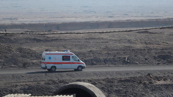 Rescuers work following a gas explosion in a coal mine in South Khorasan Province, Iran September 22, 2024. Mohsen Noferesti/IRNA/WANA (West Asia News Agency) via REUTERS ATTENTION EDITORS - THIS IMAGE HAS BEEN SUPPLIED BY A THIRD PARTY.   ATTENTION EDITORS - THIS PICTURE WAS PROVIDED BY A THIRD PARTY