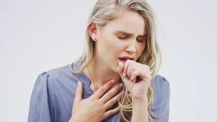 9 Cara Meredakan Batuk Kering Beserta Ciri dan Penyebabnya