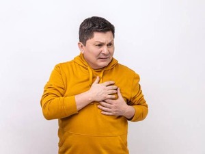 Sakit Dada Sebelah Kanan? Mungkin Ini Penyebab dan Cara Mengatasinya