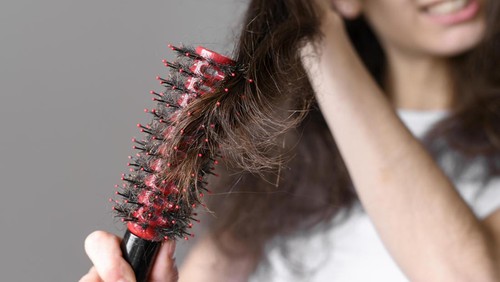 Ilustrasi rambut/Ilustrasi rambut bercabang. (Freepik)