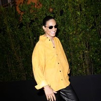 Milan Fashion Week kembali menjadi sorotan, terutama di panggung Bottega Veneta. Namun, kali ini, perhatian publik tak hanya tertuju pada koleksi terbaru rumah mode asal Italia tersebut, tetapi juga pada kehadiran sosok yang menghebohkan dunia olahraga, Imane Khelif. Foto: Claudio Lavenia/Getty Images for Bottega Veneta