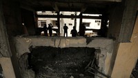 Ribuan warga Palestina yang terlantar akibat perang Israel-Hamas mencari perlindungan di sana. Puluhan orang terluka termasuk anak-anak.  