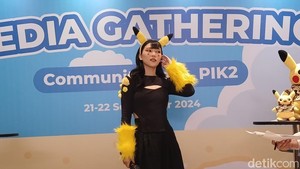 Giliran Isyana Sarasvati yang ngaku ngefans banget dengan segala hal tentang Pokemon. Foto: Febriyantino/ detikHOT