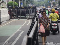Jelang Undian Nomor Urut Pilkada DKI, Trotoar Diserobot-Lalu Lintas Macet