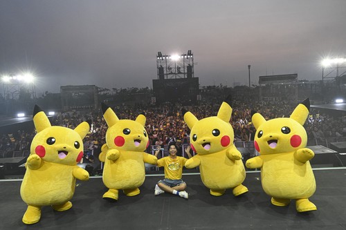 JKT48 dan Vidi Aldiano di Pikachu's Indonesia Journey