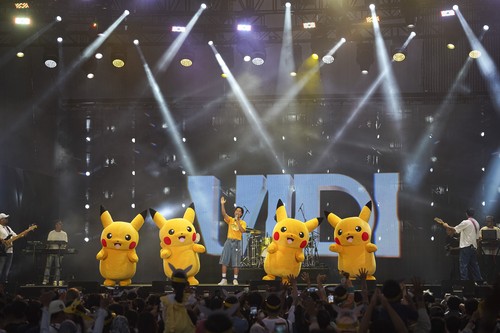 JKT48 dan Vidi Aldiano di Pikachu's Indonesia Journey