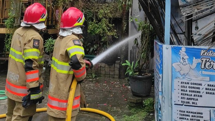 Kompleks tempat usaha di Jalan Timoho, Muja-muju, Umbulharjo, Kota Jogja, yang terbakar siang ini, Senin (23/9/2024).