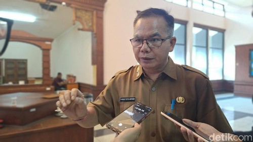 Kepala Dinas Tenaga Kerja dan Transmigrasi NTB I Gede Putu Aryadi, Senin (23/9/2024). (Nathea Citra/detikBali)