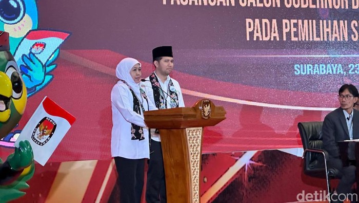 Khofifah-Emil saat pengundian nomor urut Pilgub Jatim