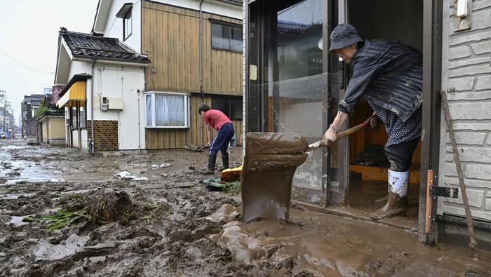 Hujan yang sangat deras mengakibatkan banjir besar di Jepang. Begini kondisi usai banjir di Wajima, Jepang, akibat hujan deras.