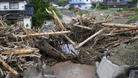 Banjir menggenangi perumahan darurat yang dibangun bagi mereka yang kehilangan rumah akibat gempa pada Hari Tahun Baru lalu, yang menewaskan sedikitnya 374 orang, menurut data pemerintah Ishikawa.