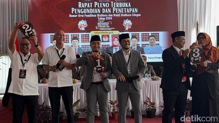 KPU Cilegon melaksanakan pengundian nomor urut untuk tiga pasangan calon Wali Kota-Wakil Wali Kota Cilegon. (M Iqbal/detikcom)