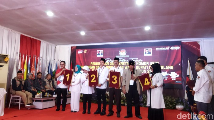 KPU telah mengundi nomor urut calon bupati dan wakil bupati Pandeglang 2024. (Aris/detikcom)