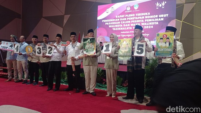 Lima paslon wali kota dan wakil wali kota Tasikmalaya saat mengikuti pengundian nomor urut.