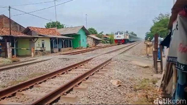 Lokasi kecelakaan kereta api yang tewaskan 4 orang di Karawang