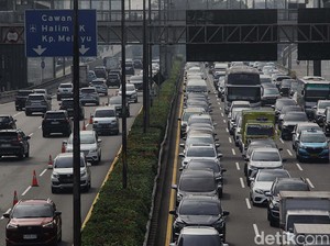 Info Kepadatan Lalu Lintas dalam Tol Arah Jakarta Senin Pagi