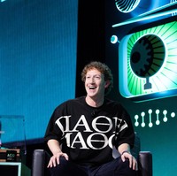 Mark Zuckerberg kembali terlihat memakai jam tangan mewah. Kali ini saat tampil sebagai pembicara dalam acara Acquired LIVE yang digelar di Chase Center, San Fransisco, California, 10 September 2024. Seorang ahli jam tangan mengungkapkan kepada Business Insider, Mark Zuckerberg memakai jam tangan high end Swis De Bethune yang harganya berkisar US$ 95.700 atau sekitar Rp 1,5 miliar. Foto: REUTERS/Laure Andrillon