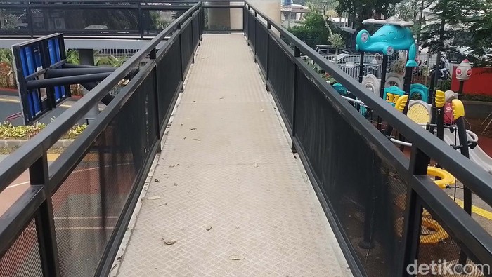 Tekaligus arena bermain anak-anak dengan banyak wahana ada di Jalan Bango Raya, Cilandak, Jaksel. Di Taman Bango Palo ini keceriaan anak-anak terpancar saat beraktivitas.