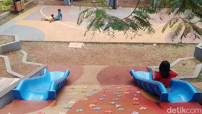 Menjelajahi Keceriaan Anak-anak di Taman Bango Palo Cilandak Tekaligus arena bermain anak-anak dengan banyak wahana ada di Jalan Bango Raya, Cilandak, Jaksel. Di Taman Bango Palo ini keceriaan anak-anak terpancar saat beraktivitas.