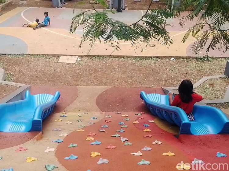 Melihat Keceriaan Anak-anak di Taman Bango Palo Cilandak