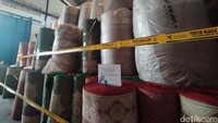 Zulhas mengatakan terdapat dua jenis produk impor ilegal yang disegel, yakni karpet permadani dan karpet sajadah yang biasa digunakan masjid. Produk tersebut berasal dari Turki.  