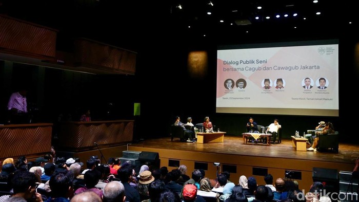 Calon Gubernur dan Wakil Gubernur DKI Jakarta Pramono Anung - Rano Karno hadir dalam diskusi Dialog Publik Seni yang berlangsung di Teater Kecil Taman Ismail Marzuki, Jakarta, Senin (23/9/2024). Dalam diskusi tersebut membahas tentang ide dan gagasan Calon Gubernur dan Wakil Gubernur Pramono Anung - Rano Karno untuk kota Jakarta.