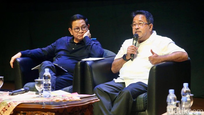 Calon Gubernur dan Wakil Gubernur DKI Jakarta Pramono Anung - Rano Karno hadir dalam diskusi Dialog Publik Seni yang berlangsung di Teater Kecil Taman Ismail Marzuki, Jakarta, Senin (23/9/2024). Dalam diskusi tersebut membahas tentang ide dan gagasan Calon Gubernur dan Wakil Gubernur Pramono Anung - Rano Karno untuk kota Jakarta.