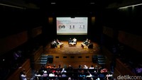 Pramono Anung-Rano Karno menghadiri dialog publik seni bersama cagub dan cawagub Jakarta di Taman Ismail Marzuki, Jakarta, Senin (23/9/2024).