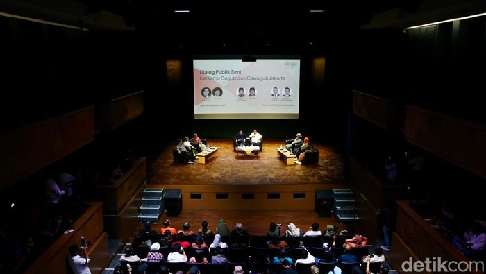 Calon Gubernur dan Wakil Gubernur DKI Jakarta Pramono Anung - Rano Karno hadir dalam diskusi Dialog Publik Seni yang berlangsung di Teater Kecil Taman Ismail Marzuki, Jakarta, Senin (23/9/2024). Dalam diskusi tersebut membahas tentang ide dan gagasan Calon Gubernur dan Wakil Gubernur Pramono Anung - Rano Karno untuk kota Jakarta.