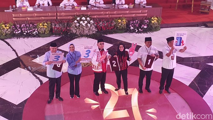 Pasangan calon Gubernur dan Wakil Gubernur Sumsel usai pengambilan nomor urut