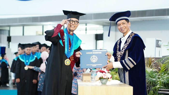 Peneliti di Pusat Riset Teknologi Hidrodinamika Badan Riset dan Inovasi Nasional (BRIN), Mohammad Ridwan Utina lulus S2 ITS