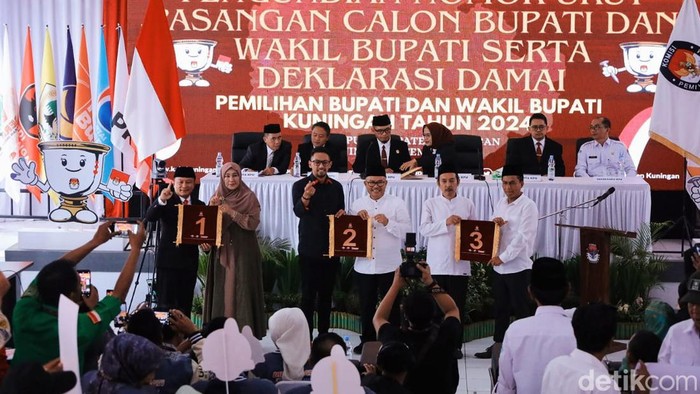 Pengundian nomor urut paslon di Pilkada Kuningan.