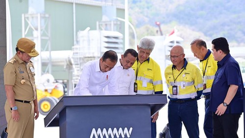 Presiden Jokowi meresmikan smelter PT AMMN di Sumbawa Barat, NTB, Senin (23/9/2024).