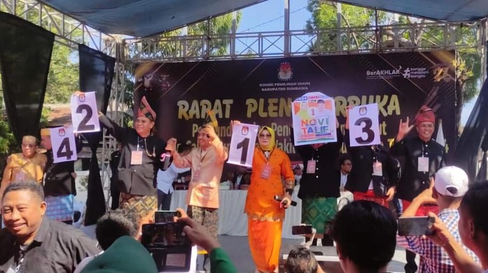 Pengundian dan penetapan nomor urut paslon Pilbup Sumbawa pada Senin (23/9/2024).