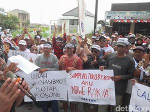 Protes Calon Tunggal, Massa Pro Kotak Kosong Geruduk KPU Brebes