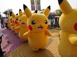 Aksi Pikachu Jalan-jalan ke Jakarta Bikin Gemas