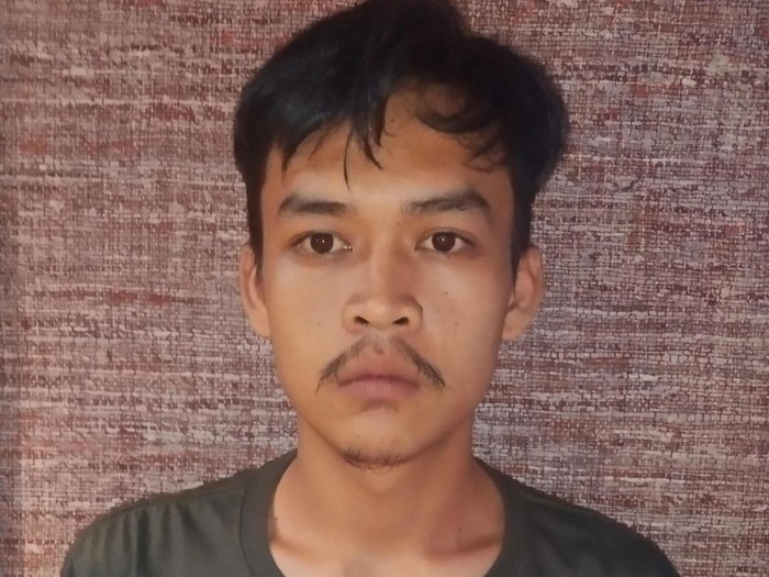Polda Metro Jaya menangkap pria asal Sumbar bernama Fajri karena mengelola beberapa situs judi online. Tersangka ternyata dikendalikan bandar judi di Kamboja. (dok Istimewa)