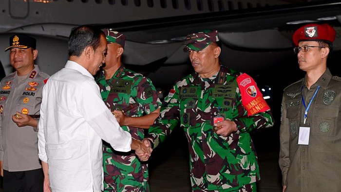 Presiden Jokowi tiba di Kalimantan Barat